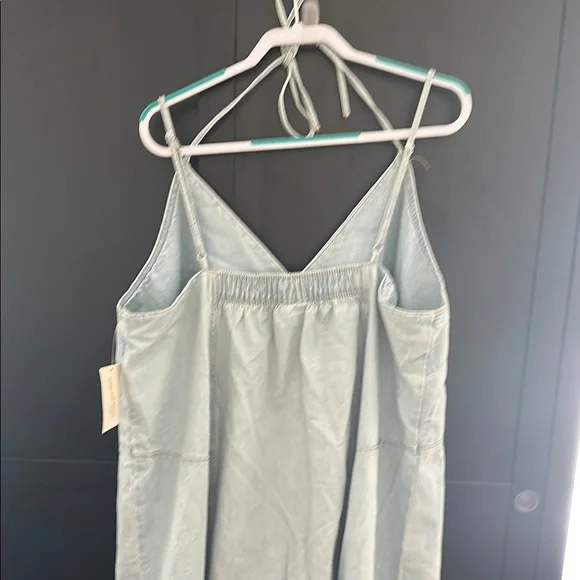 🆕 Denim light wash denim Blue Maxi Dress with V-Neckline
NWT - Picture 5 of 7